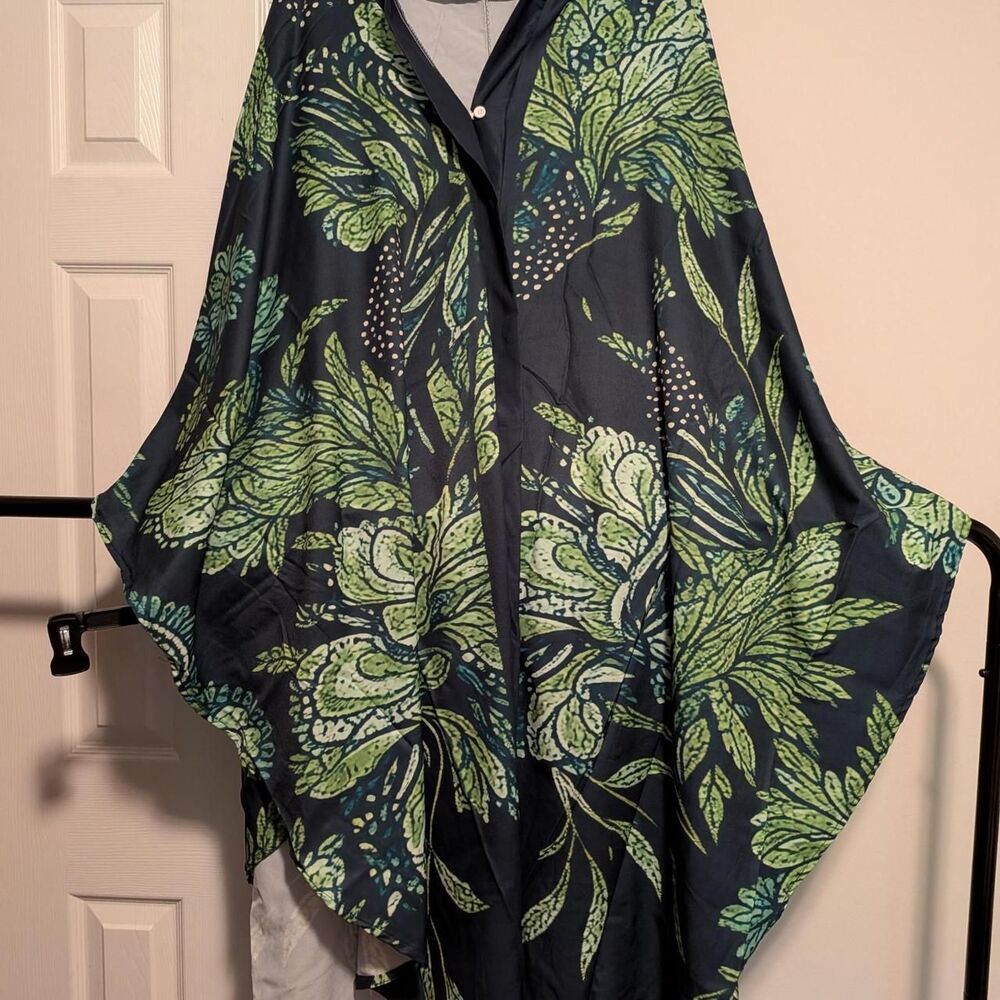 Green and blue floral polyester & spandex kimono with button front